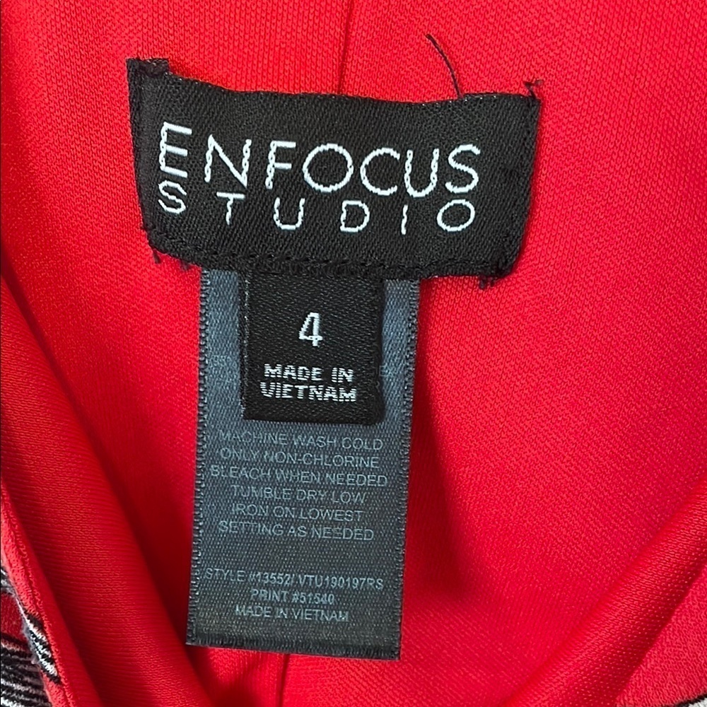 Elegant Red and Black Floral Sleeveless Dress | Size 4 FAIR CONDITION - Picture 2 of 12
